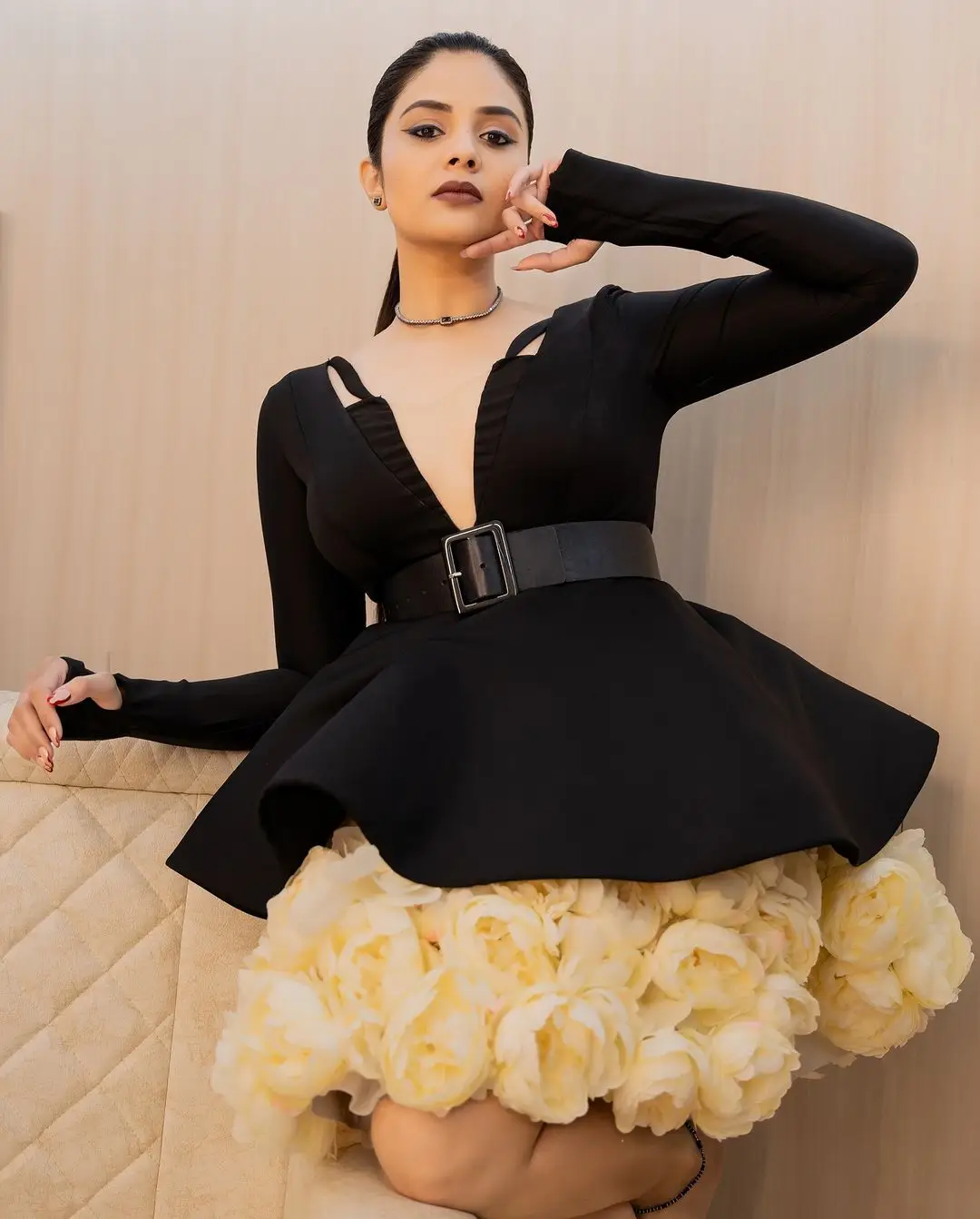 Gemini TV Anchor Sreemukhi Long Legs Show in Black Skirt